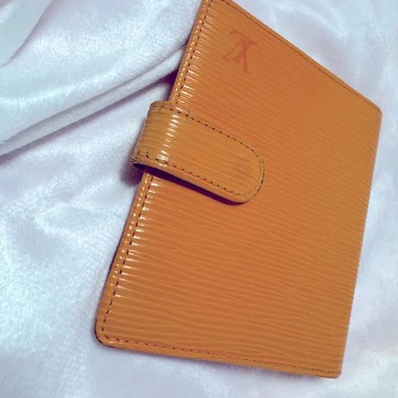 Louis Vuitton Orange Epi Leather Bifold Wallet – Vintage - Picture 5 of 13